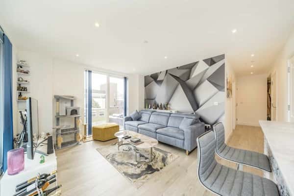 Lismore Boulevard, Colindale - Image 6