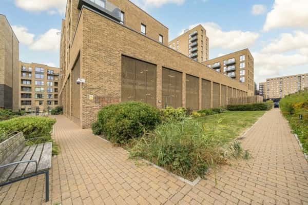 Lismore Boulevard, Colindale - Image 9