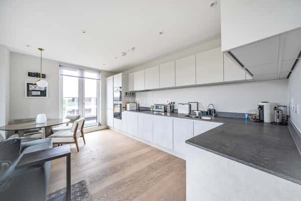 New Burghley House, Mill Hill East - Image 4