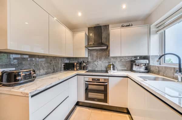 Woodville Road, Barnet - Image 4