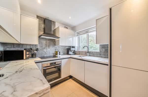 Woodville Road, Barnet - Image 9