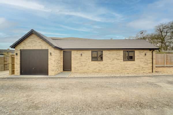 Shefford Road, Meppershall - Image 1