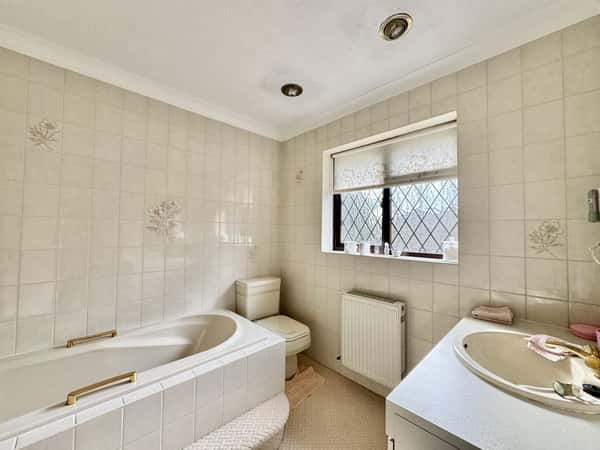 Ross Glades, Bournemouth - Image 12