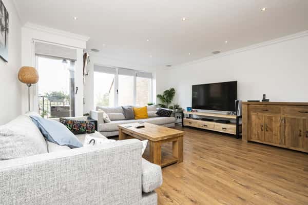 Epping New Road, Buckhurst Hill - Image 2