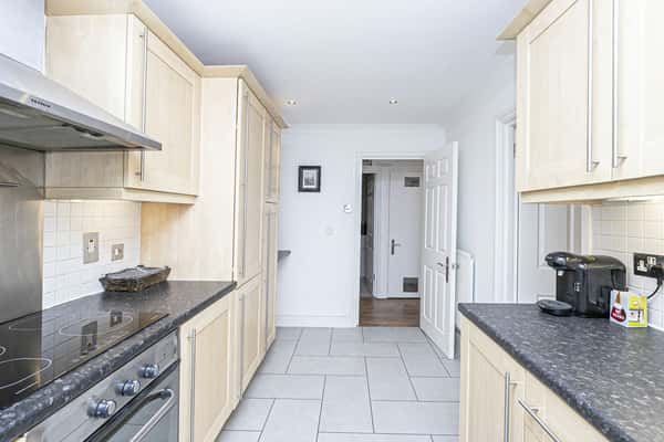 Epping New Road, Buckhurst Hill - Image 10