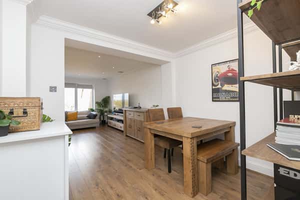 Epping New Road, Buckhurst Hill - Image 11