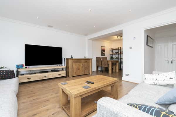 Epping New Road, Buckhurst Hill - Image 14