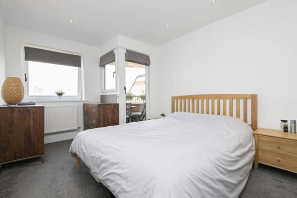 Epping New Road, Buckhurst Hill - Image 18