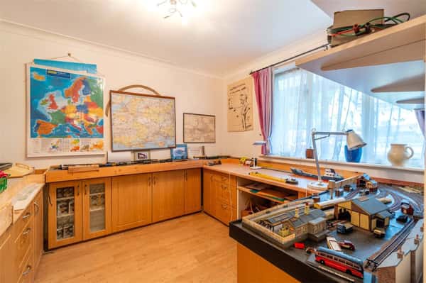 Park Homer Drive, Colehill - Image 14