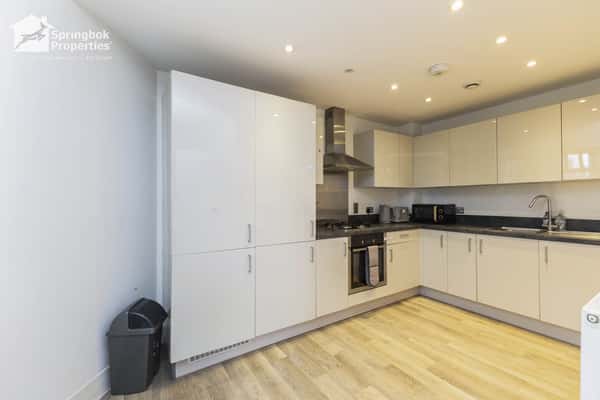 Bloomery House, Crawley - Image 6