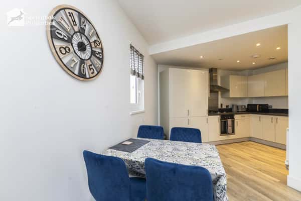 Bloomery House, Crawley - Image 7