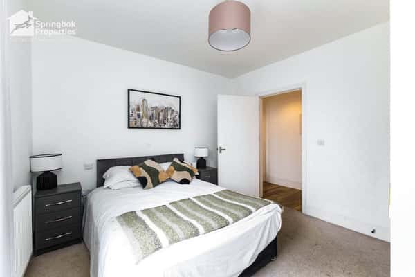 Bloomery House, Crawley - Image 9