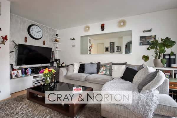 Davies Close, Woodside - Image 2