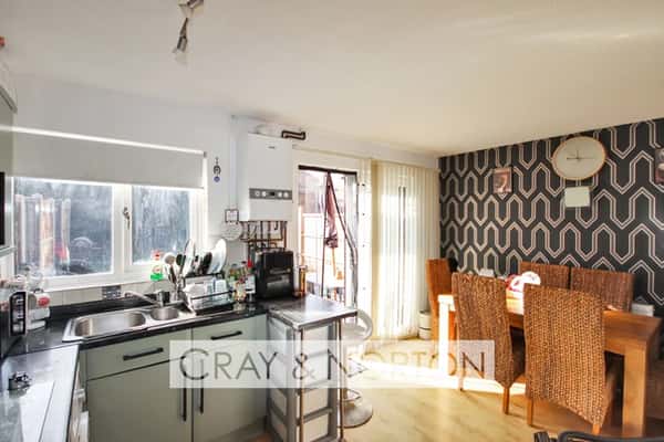 Davies Close, Woodside - Image 3