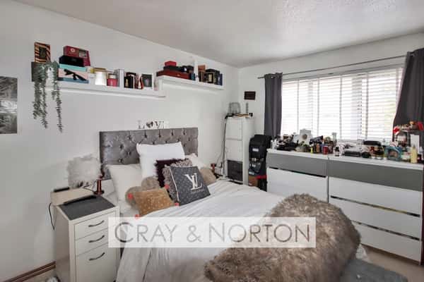 Davies Close, Woodside - Image 6