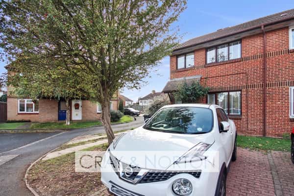 Davies Close, Woodside - Image 7