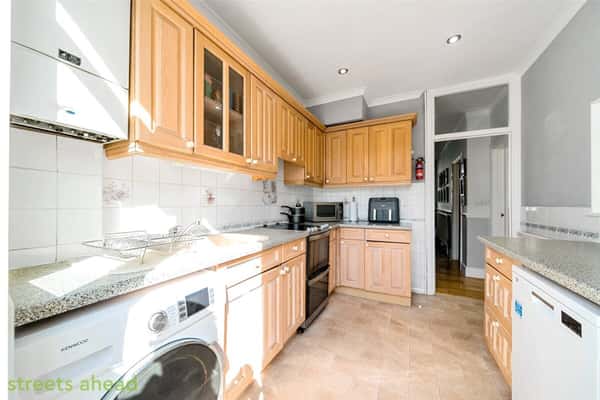 Fairlands Avenue, Thornton Heath - Image 2