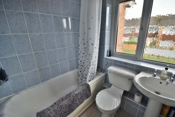 Medway Road, Ferndown - Image 15