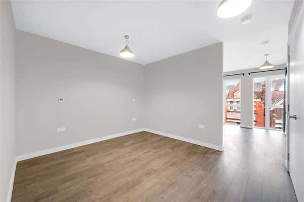 Hawkins House, Ealing - Image 4