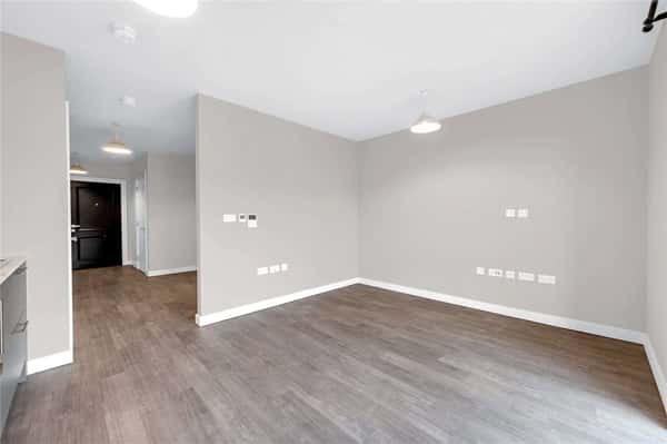 Hawkins House, Ealing - Image 6