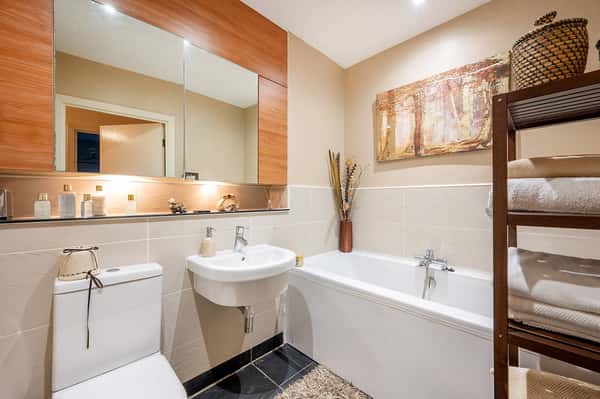 Luminosity Court, Hanwell - Image 7