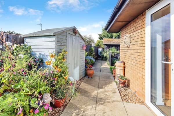 Greenbank Terrace, Kettering - Image 7