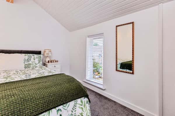 Greenbank Terrace, Kettering - Image 15