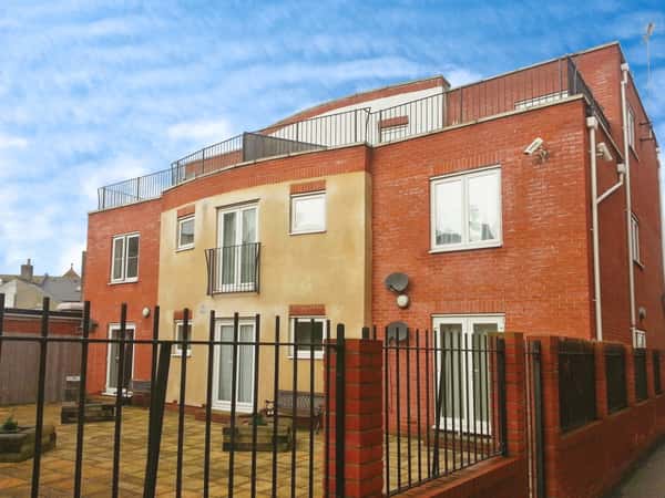 High Street, Town Centre - Image 1