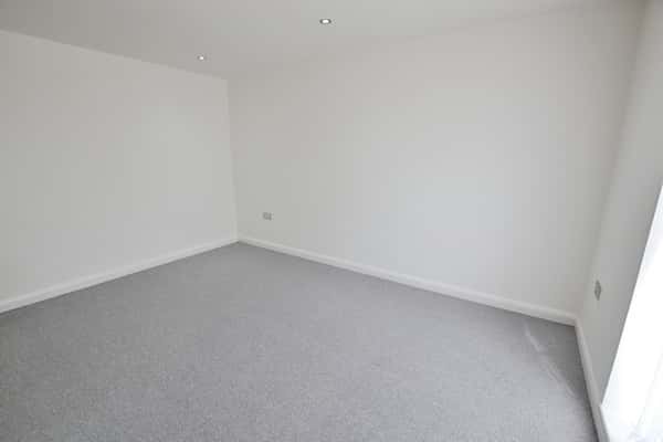 High Street, Town Centre - Image 3