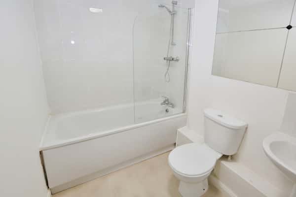 High Street, Town Centre - Image 6