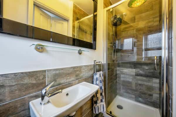 Hook Road, Goole - Image 16