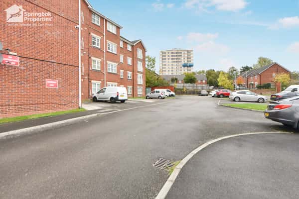 Windsor Court, Manchester - Image 7