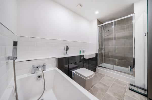 Rivett Drake Close, Guildford - Image 7