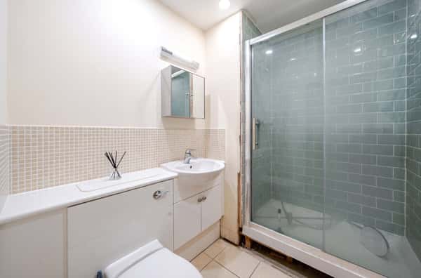 Rivett Drake Close, Guildford - Image 12