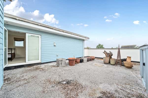 Rivett Drake Close, Guildford - Image 13