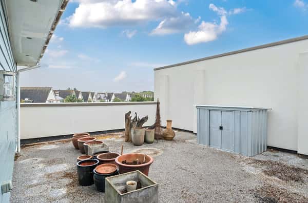 Rivett Drake Close, Guildford - Image 18