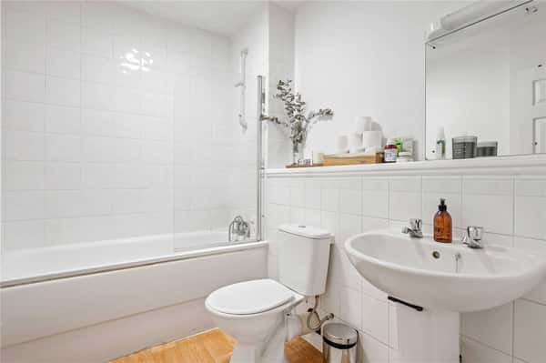 Deacon Mews, Islington - Image 14