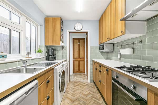 Priors Wood Road, Hertford Heath - Image 11