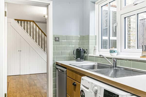 Priors Wood Road, Hertford Heath - Image 12