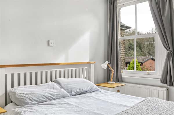 Priors Wood Road, Hertford Heath - Image 18