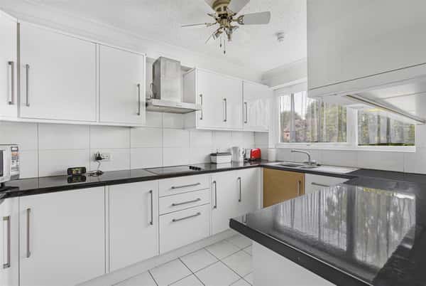 The Spinney, Hertford - Image 11