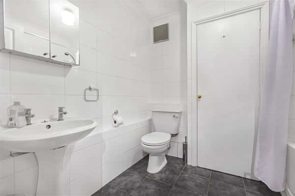 The Spinney, Hertford - Image 15