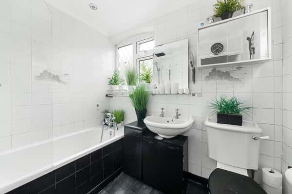 Norwood Park Road, Knight's Hill - Image 7