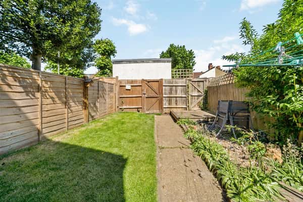 Kingston Road, Raynes Park - Image 4