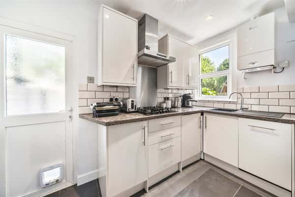 Kingston Road, Raynes Park - Image 7