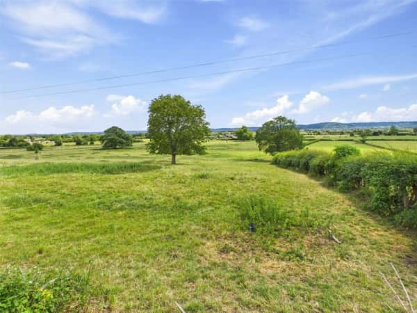 Main Road, Gloucester - Image 4
