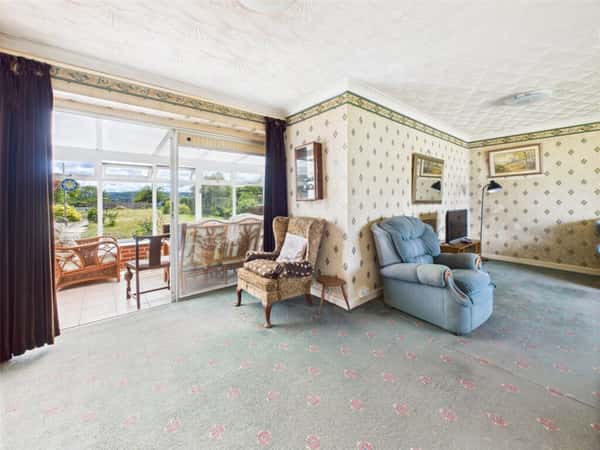 Main Road, Gloucester - Image 9