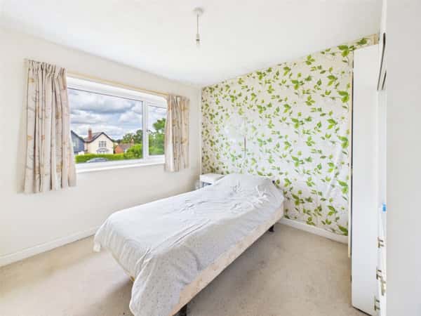 Main Road, Gloucester - Image 14