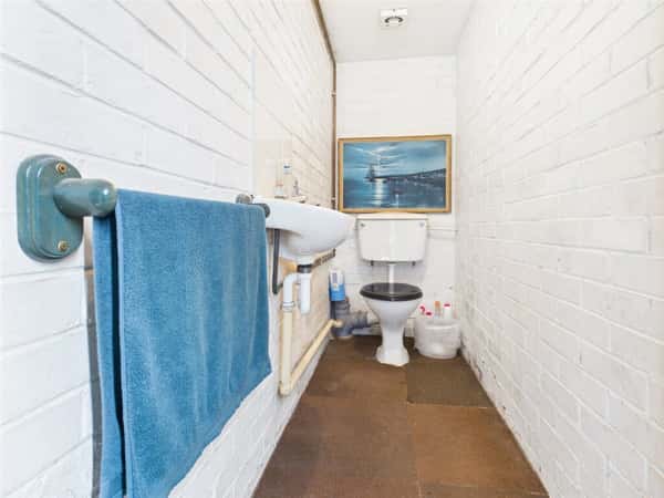 Main Road, Gloucester - Image 18