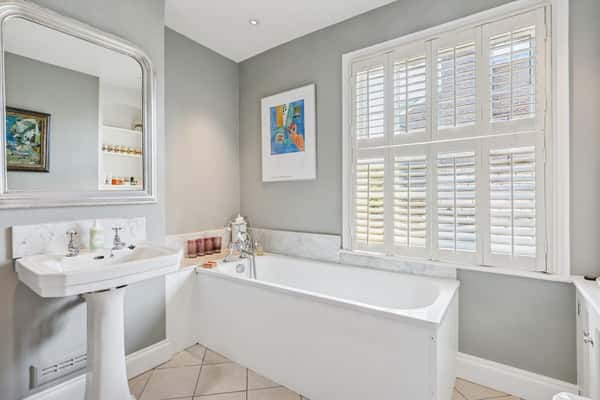 Palace Road, East Molesey - Image 14